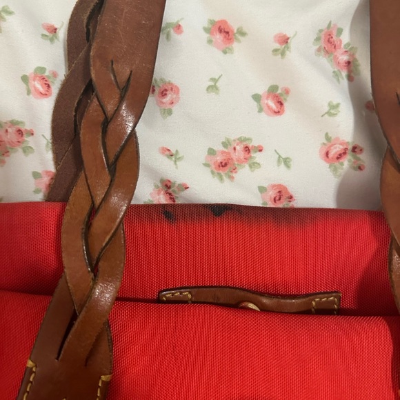 ✨ VINTAGE ✨ Dooney & Bourke Red Canvas Tote Bag with Brown Leather Handles - Picture 4 of 8